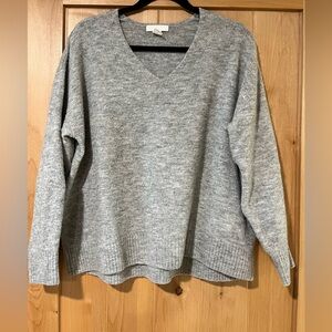H&M Gray V Neck Sweater Size M